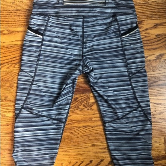 Athleta black, grey and white stripe capri tights size M. - Picture 6 of 6